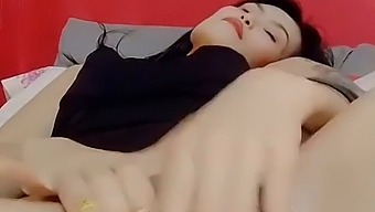 Thaitwentybabe'S Seductive Invitation For Endless Fucking Through Her Legs