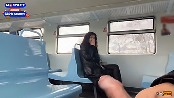 Aventura En Tren Público Con Un Extraño Y Corrida En Diferentes Carruajes.